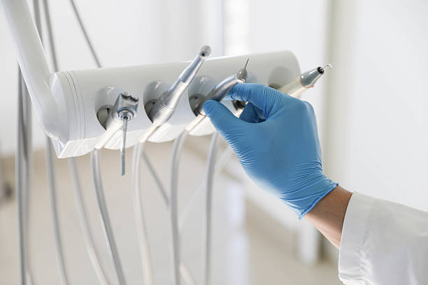 Professional Emergency Dentist technician working in Weissport East, PA
